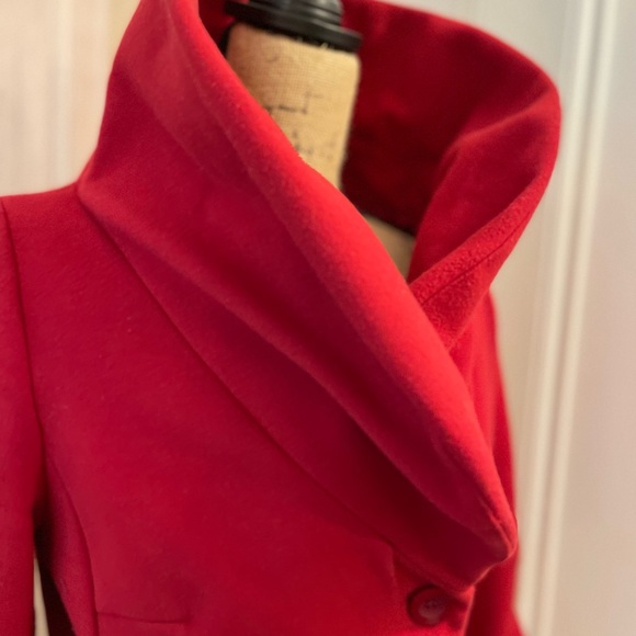 Fire engine red short Jackie O. jacket with 3/4 length sleeves and belt. - Picture 7 of 9